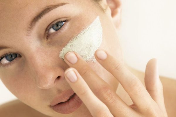 Crema viso per pelli grasse, come e quale scegliere