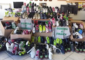 riconoscere le scarpe false