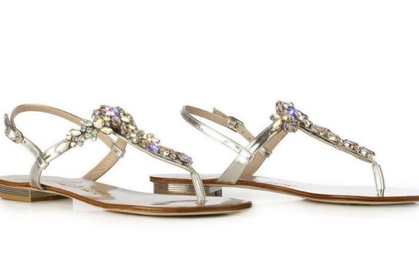 Scarpe da donna per l’estate: infradito e ciabattine