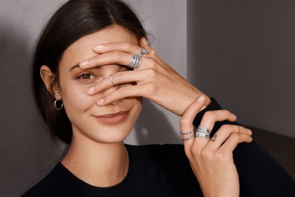 Pandora esordisce con una nuova collezione, Signature anelli Pandora