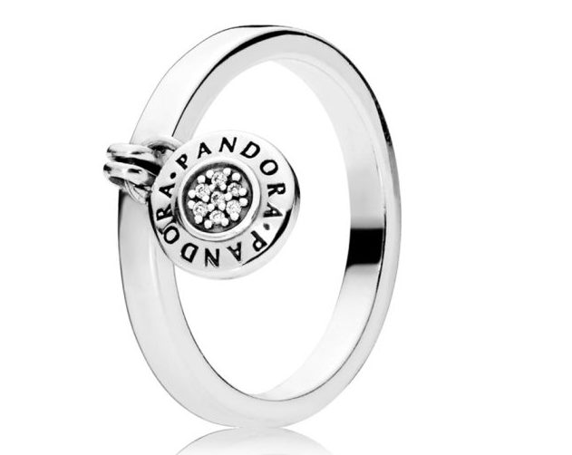 Pandora esordisce con una nuova collezione, Signature anelli Pandora