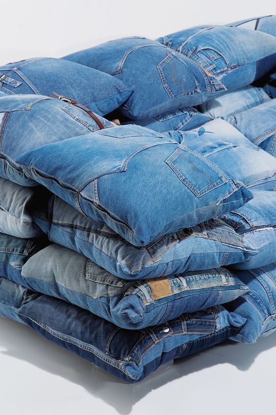 Come trasformare vecchi jeans in un cuscino