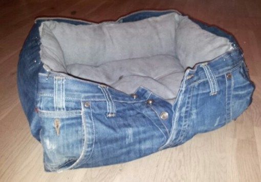 Come trasformare vecchi jeans in un cuscino