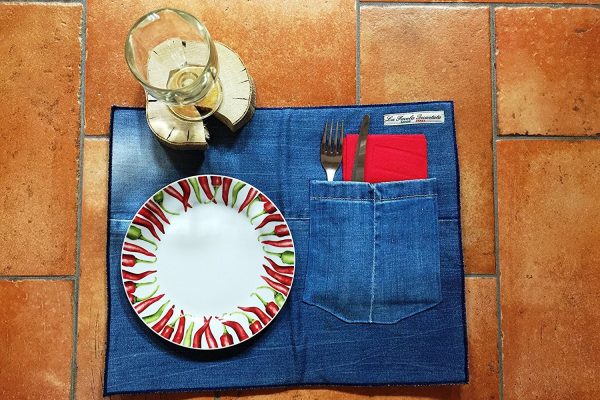 Come trasformare vecchi jeans in oggetti per casa