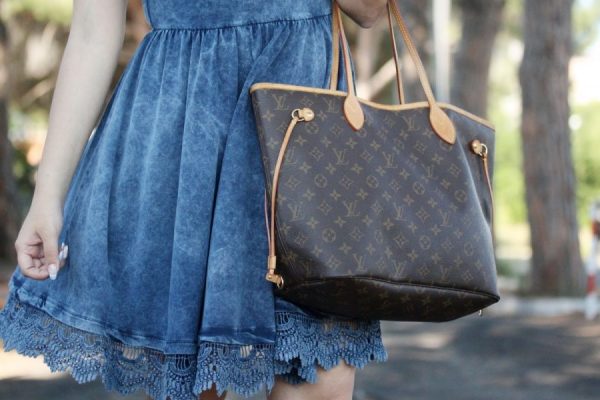 Come fare un vestito riciclando vecchi jeans