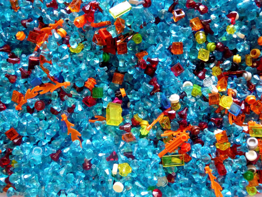 riciclare plastica creando oggetti