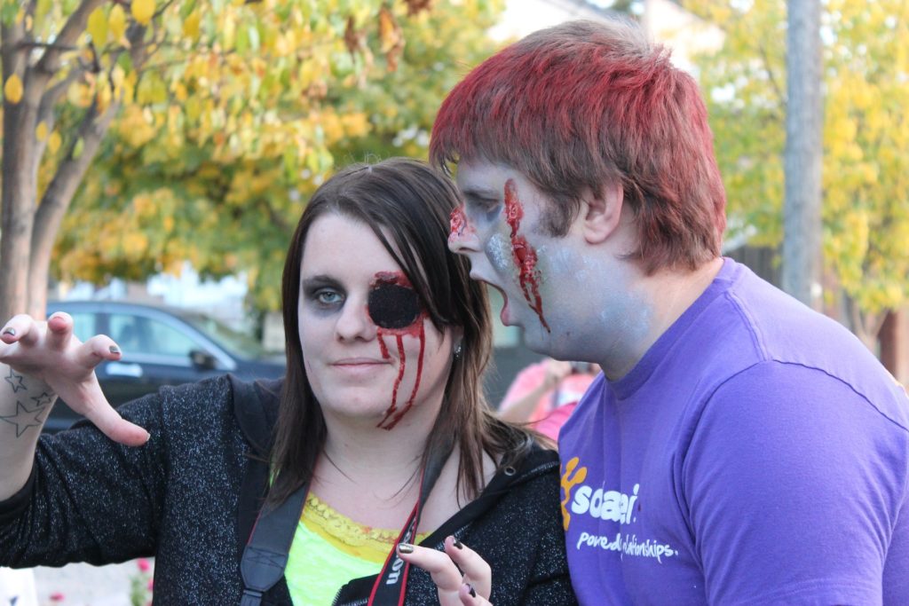 Halloween truccare bambino da zombie