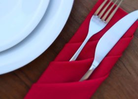come piegare i tovaglioli per natale